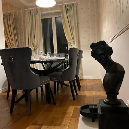 Elite Luxury Apartment, 115 M2, With Terrace, In Great Location Apartment